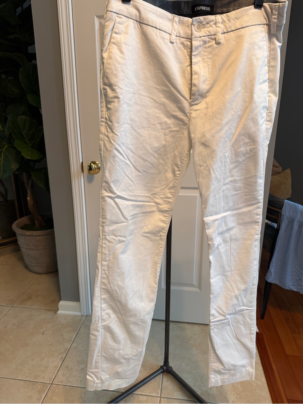 Express Men’s Chino Pants in White / Cream